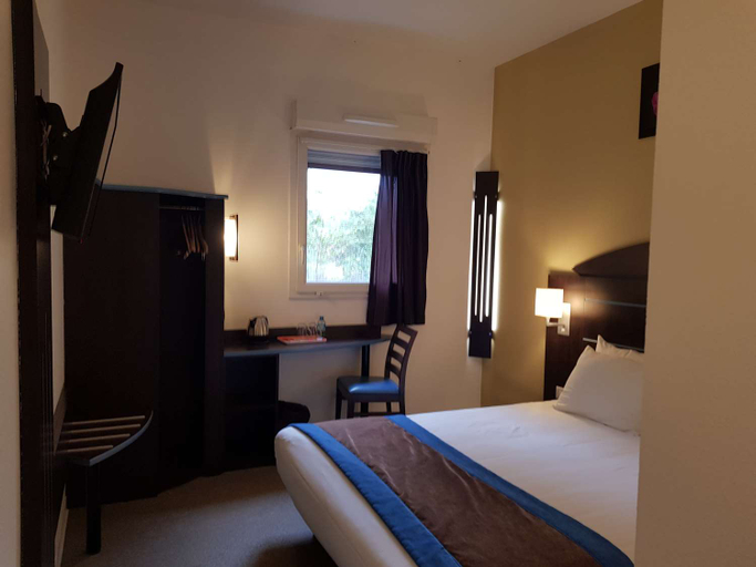 Bedroom 3, Sure Hotel by Best Western St-Amand-les-Eaux, Nord