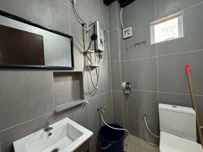 Bathroom 3, LE LODGE VILLA by Le Lodge, Kuantan