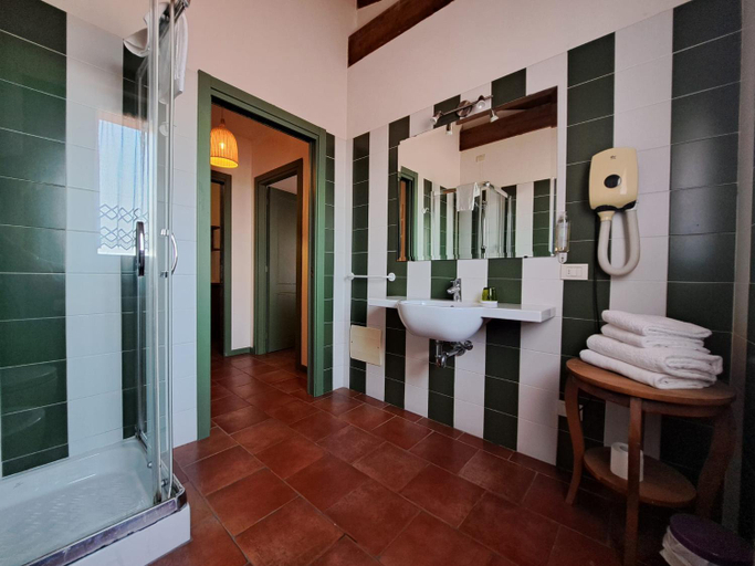 Bathroom 4, Corte San Mattia, Verona
