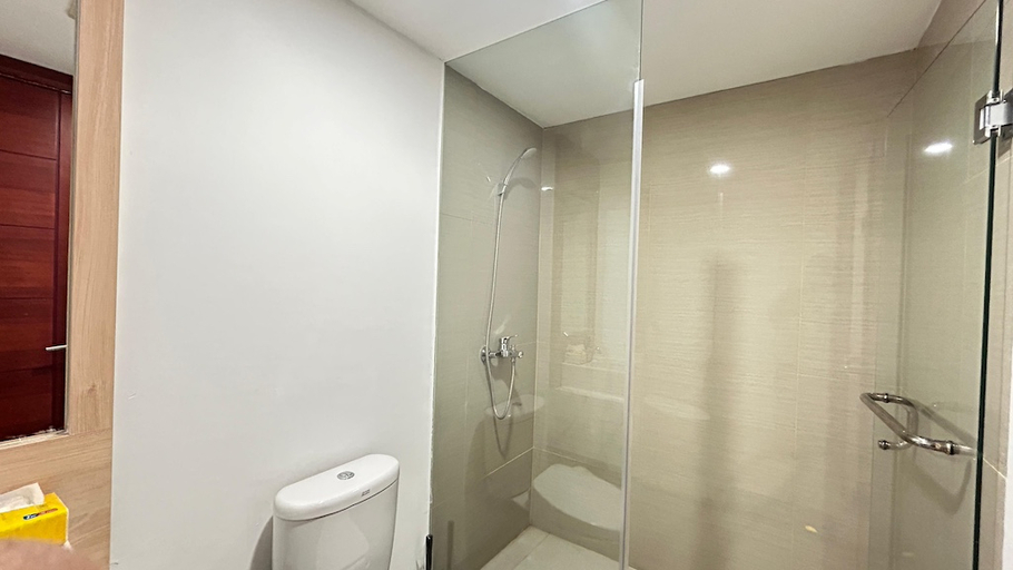 Bathroom 23