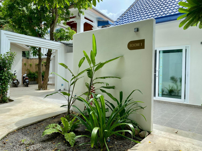 Exterior 18