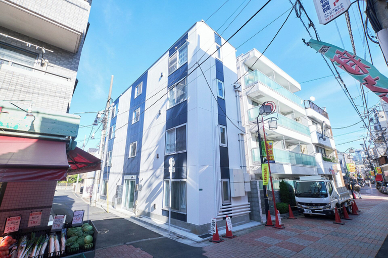 Exterior & Views