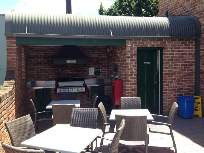 Food & Drinks, Adina Serviced Apartments Canberra Kingston, Canberra