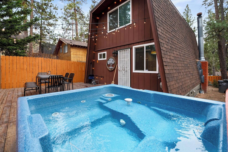 Sport & Beauty 4, Moonridge Manor Cozy Retreat with Hottub, San Bernardino