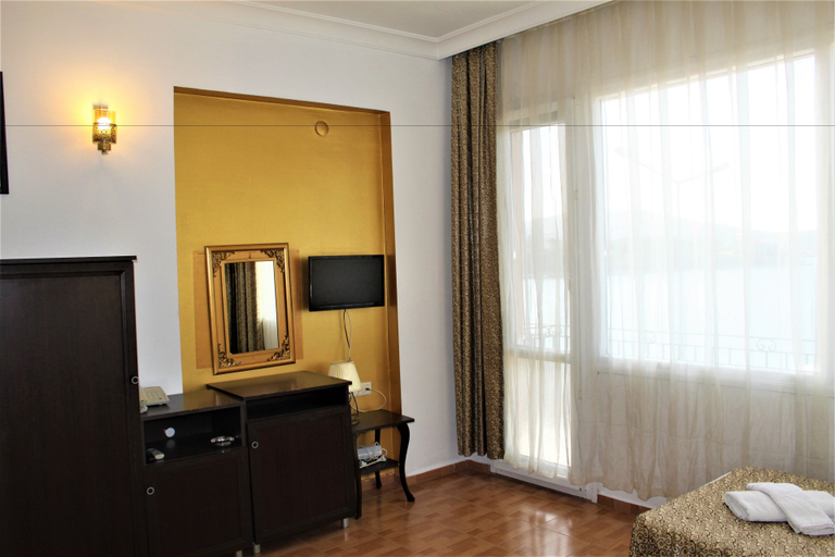 Bedroom 2, Foca Kumsal Hotel, Foça