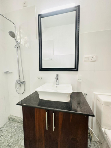 Bathroom 3, Kandy Lakeside Escape, K.F.G. & G. Korale