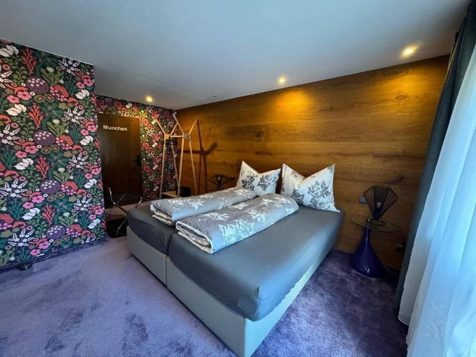 Bedroom 2, Two Brothers Inn, Schwaz
