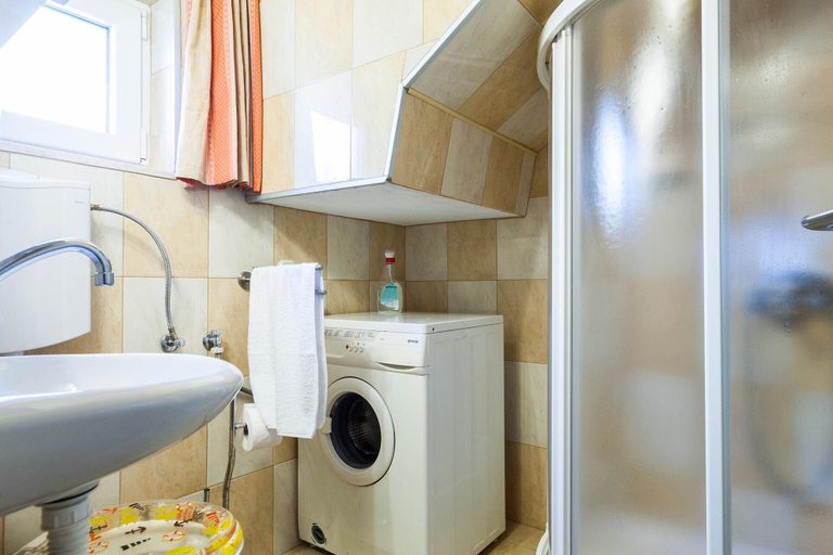Bathroom 4, Cozy Apartments in Zadar With Sea and Mountain Views, Posedarje