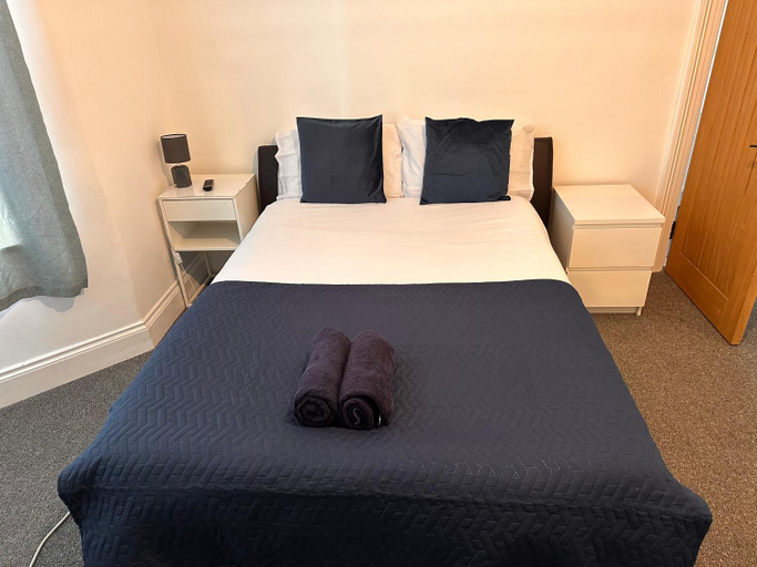 Others 3, Perfect room 1, Bristol