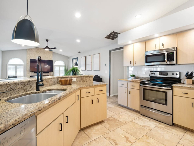 Room 5, Casa Canal 4 Bed 3 Bath Pool Spa Boat Dock Sleeps 8, Flagler