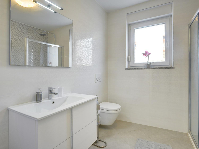 Bathroom 5, Modern villa with private pool near beach, Fažana