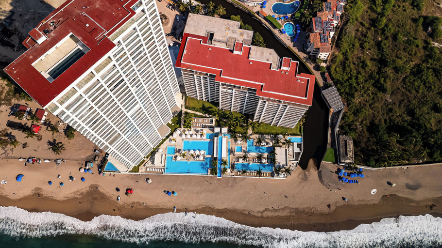 Exterior & Views 2, Stunning Beachfront Condo - Sea Views, Puerto Vallarta