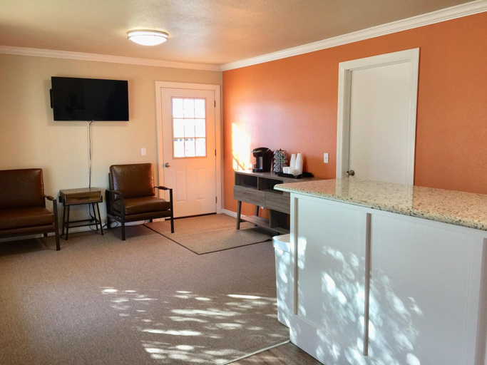 Public Area, Downtown Motel, Woodward