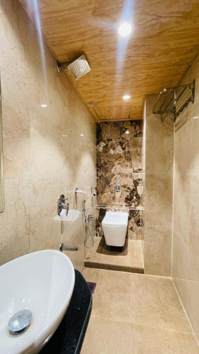 Bathroom 4, Hotel Arma Residency, Mumbai Suburban