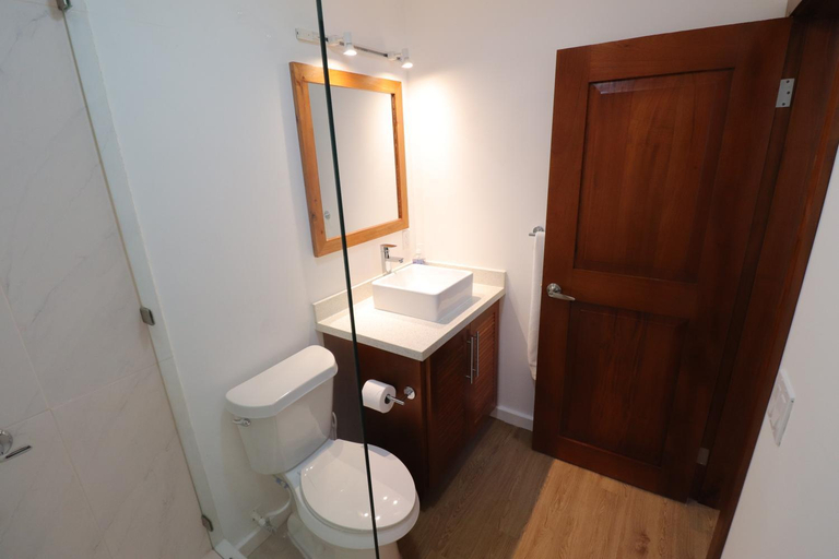 Bathroom, New One Bedroom Suite West Bay Roatan - Number 6, Roatán