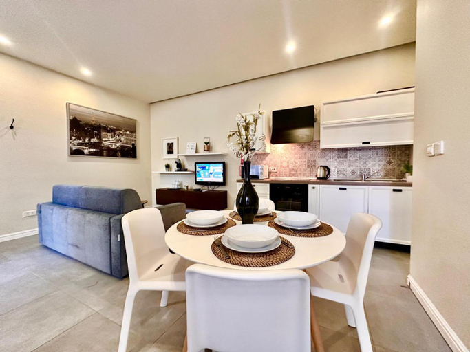 Others 3, Charming flat off the sea front