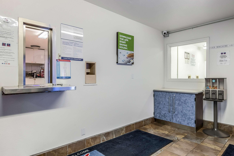 Public Area 2, Motel 6 Janesville, WI, Rock