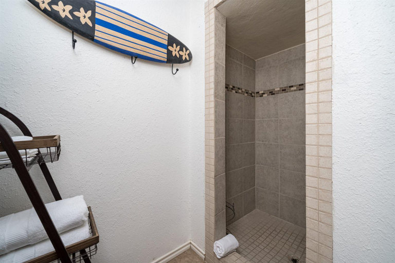 Bathroom 4, Catch Play on Estes Bay, Aransas