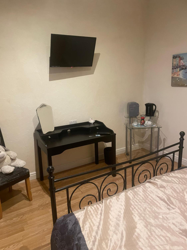 5, Dolphin Inn, Powys
