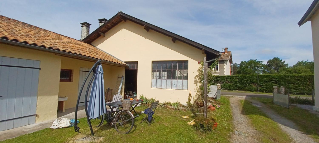 Others 3, La Forge, Landes
