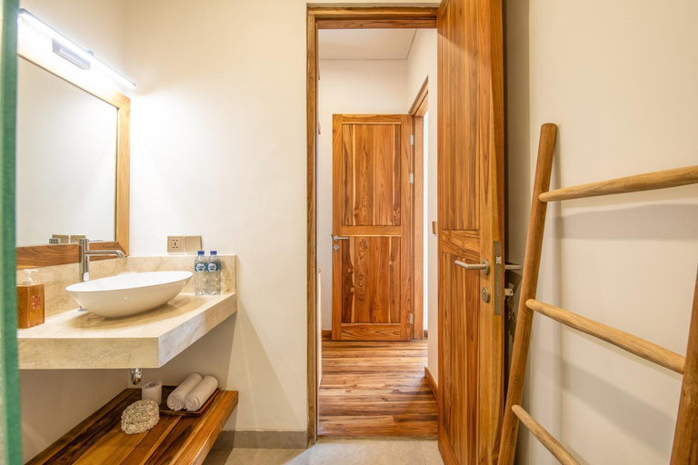 Bathroom, Luxurious 6 BR with Sea View, 5 mins to Savaya, Badung