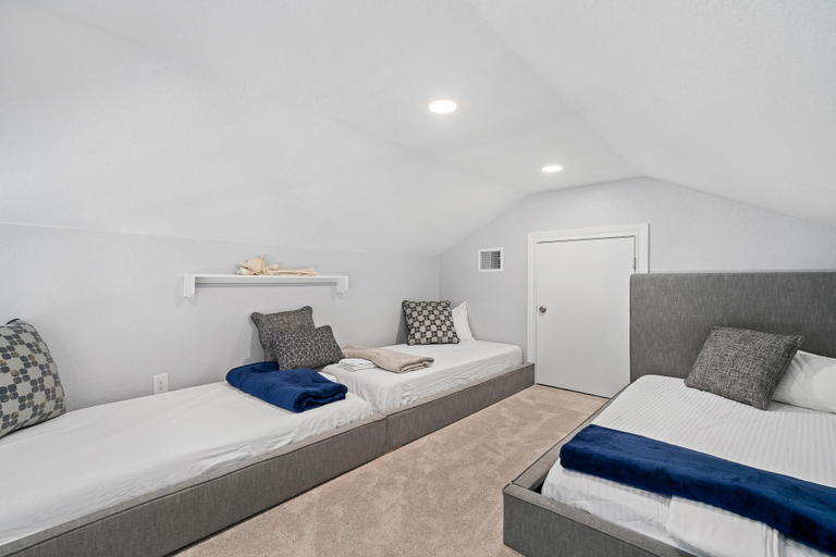 Bedroom 2, Birds on the Bay, Aransas