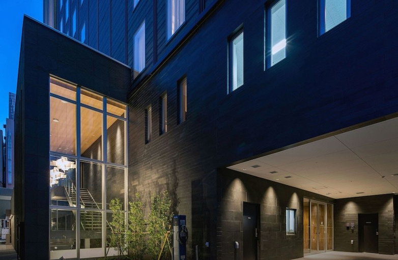 Exterior & Views