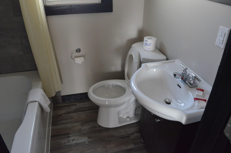 Bathroom 5, TC Motel, Division No. 1