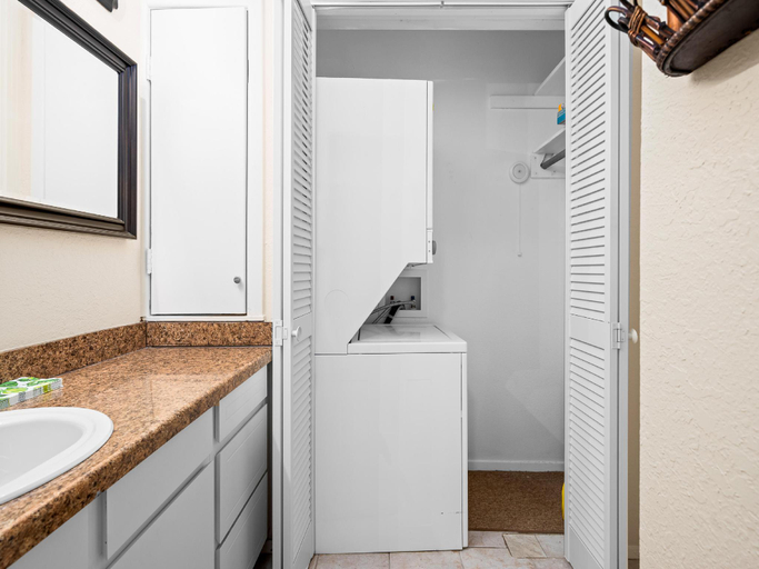 Bathroom 4, Sailing Windward, Aransas