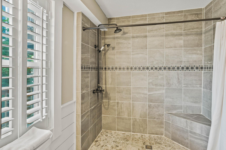 Bathroom 3, Alister Trio three properties, Nueces