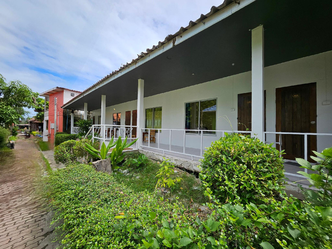 Exterior 8