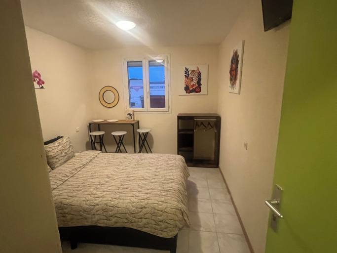 Bedroom 4, Le Manteau Bleu, Hérault
