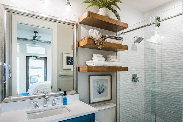Bathroom 4, The Sanctuary, Nueces