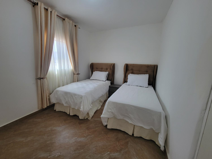 Others 4, Kitumba Lodge, 1 bed, kitchen & Lounge