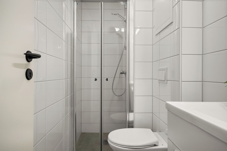 Bathroom 3, BREEZE Hotel Victoria - Self-Service, Bergen