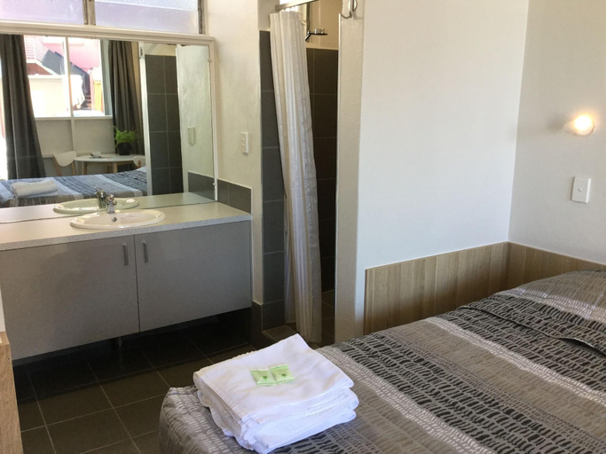 Bathroom 4, Northside Hotel Albury, Albury