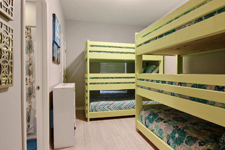 Bedroom 3, Surfin Seahorse, Nueces