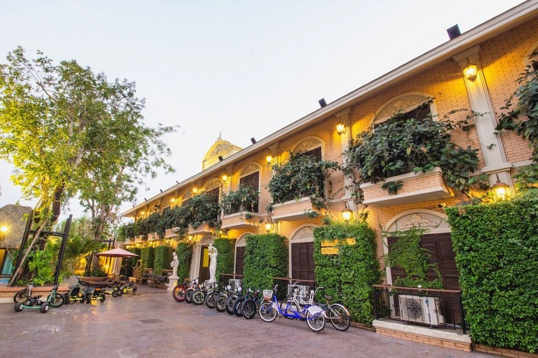 Exterior & Views