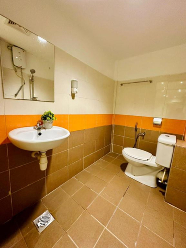 Bathroom 4, Swing & Pillows @ Kajang Selangor, Hulu Langat