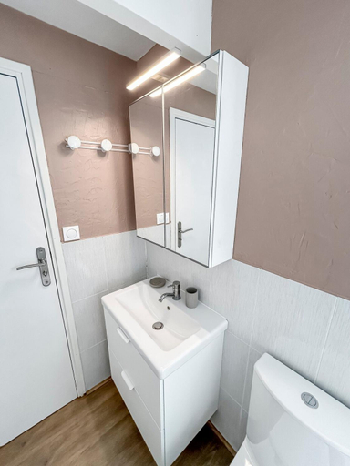 Bathroom 3, Duplex au vert pres de Royan - Appartement 4, Charente-Maritime