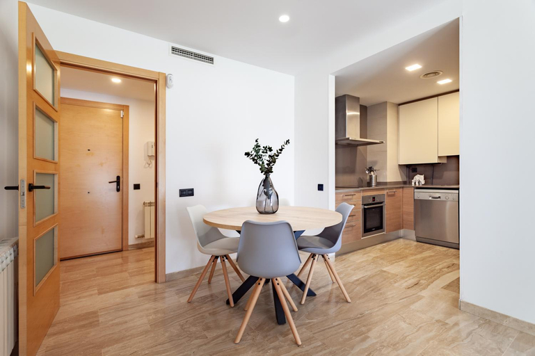Others 4, Cozy Apartment III - Les Corts, Barcelona