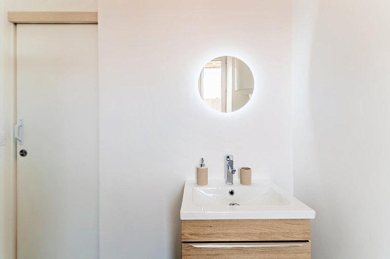 Bathroom 2, Chez Quentin & Thibaut, Ain