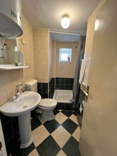 Bathroom 3, Sunset House Apartments & Rooms