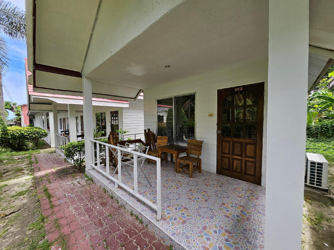 Exterior 15