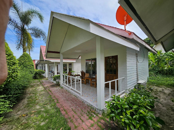 Exterior 13