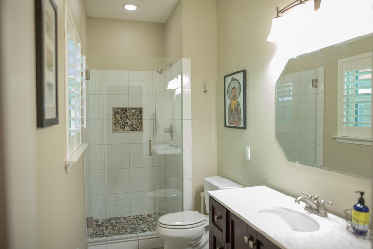 Bathroom 4, Port A Ponderosa, Nueces