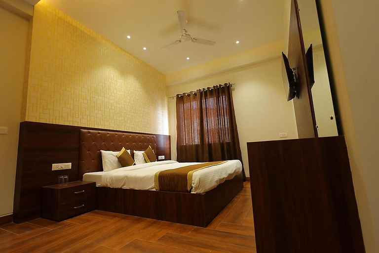 Bedroom 3, The Grand Tree Hotel, Agra