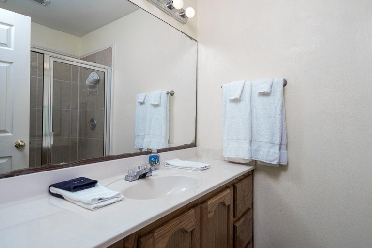 Bathroom 3, Coastal Soul, San Patricio
