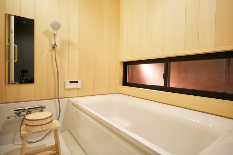 Bathroom 4, Bed and Craft, Nanto