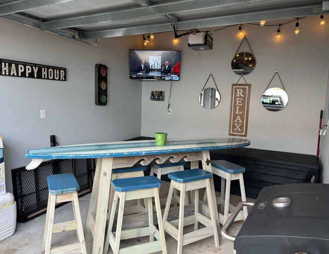 Food & Drinks, Surfin Seahorse, Nueces